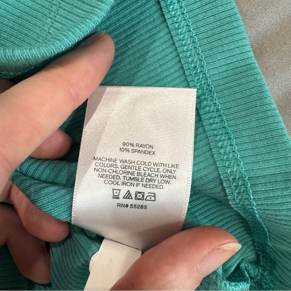 NWOT Express Ribbed Mock Neck Top Lagoon - Picture 3 of 5